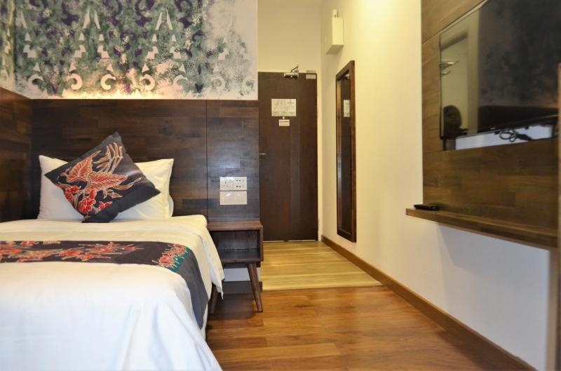 Serapi Hotel Kuching Exterior photo
