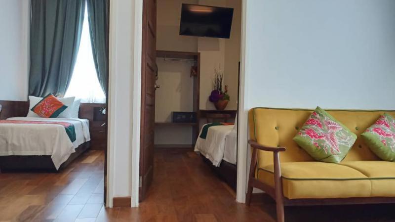 Serapi Hotel Kuching Exterior photo